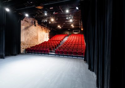 Scène du Théâtre du Balcon depuis le fond de scène jardin