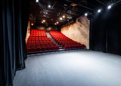 Scène du Théâtre du Balcon depuis le fond de scène cour