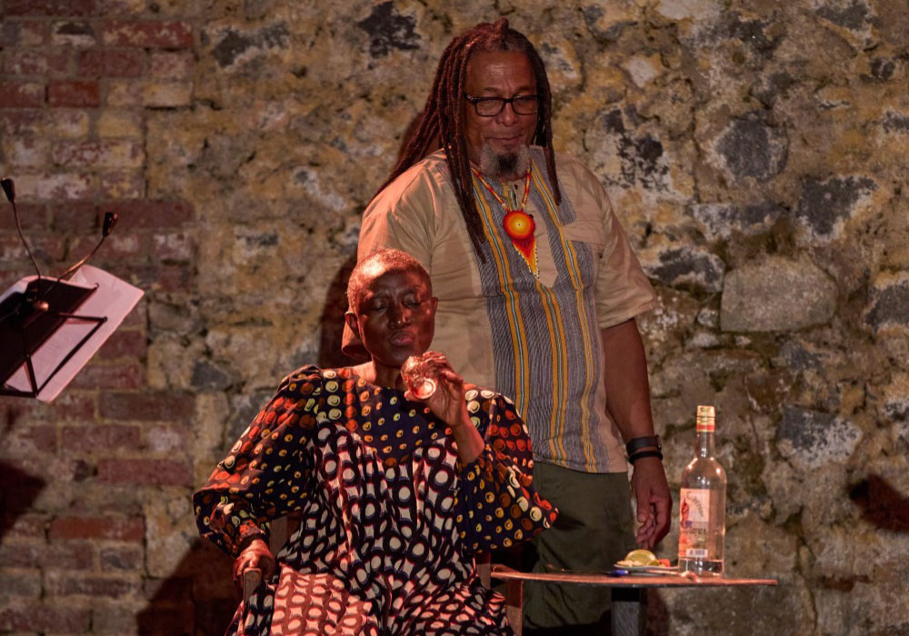 Le Patron Serge Barbuscia et un pianiste