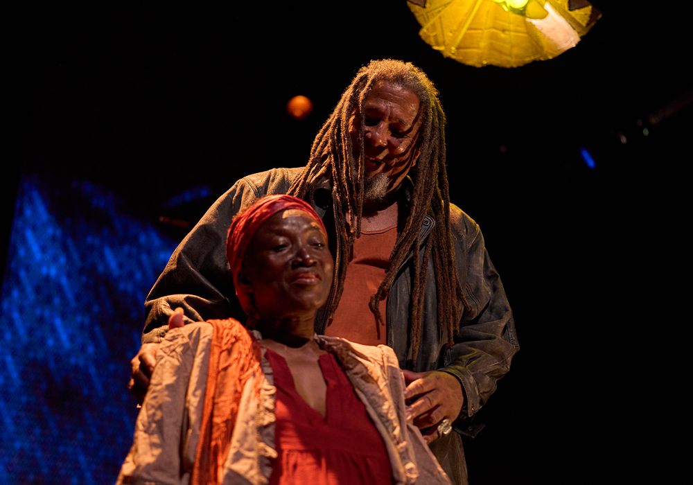 Le Patron © PrimoStudio (1) Le Village des sourds, deux personnages jouant avec de la neige